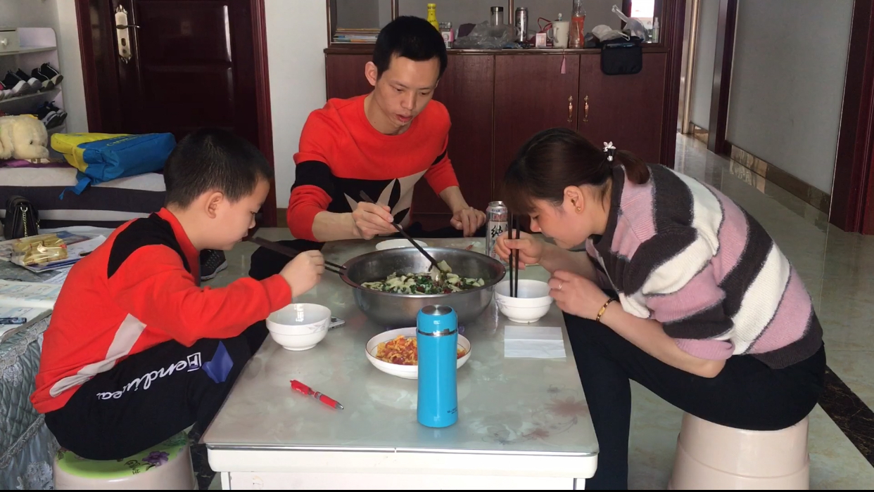 五斤重的鱼做了道酸菜鱼,色香味俱全,全家人一大盆都不够吃!