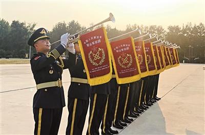 高铁上即兴演奏 武警总队的这群兵哥哥走红