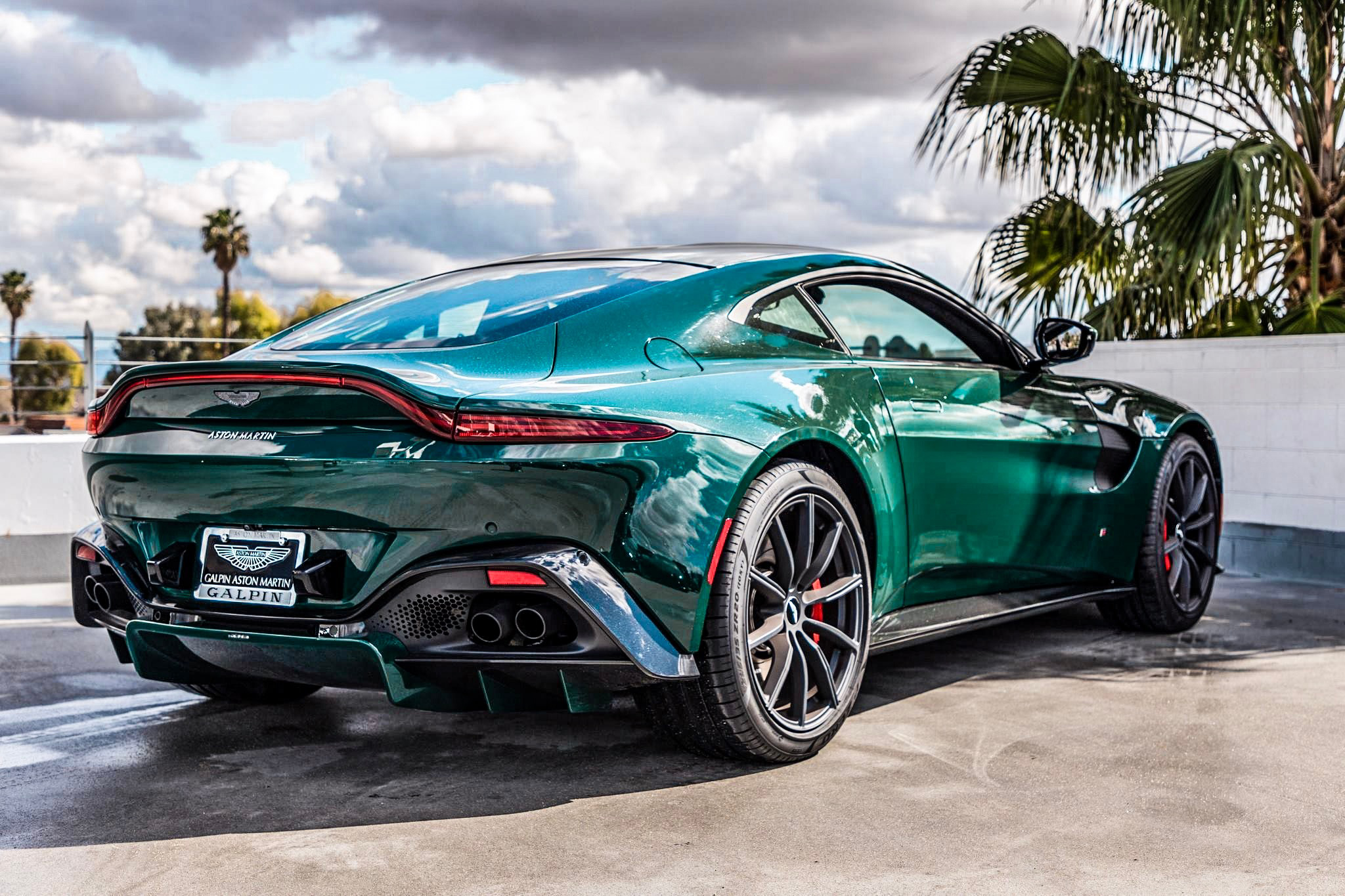 古德伍德绿的阿斯顿马丁vantage 转载自百家号作者:摄影靓图