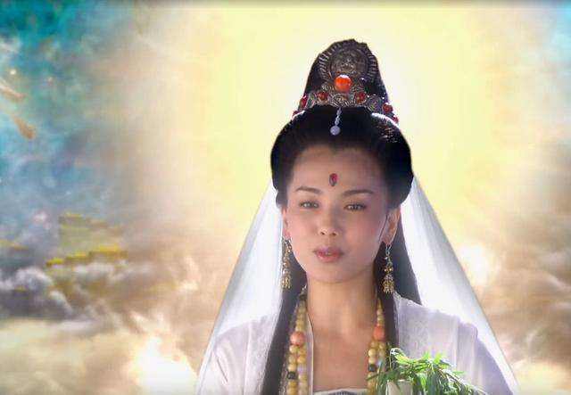 老君为何对观音如此客气,看看观音的前身是啥?如来都要跪拜!