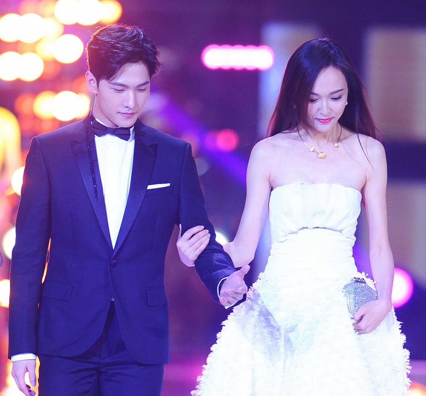 杨洋和唐嫣的组合,好养眼呀!唐嫣笑起来,也太甜了吧!