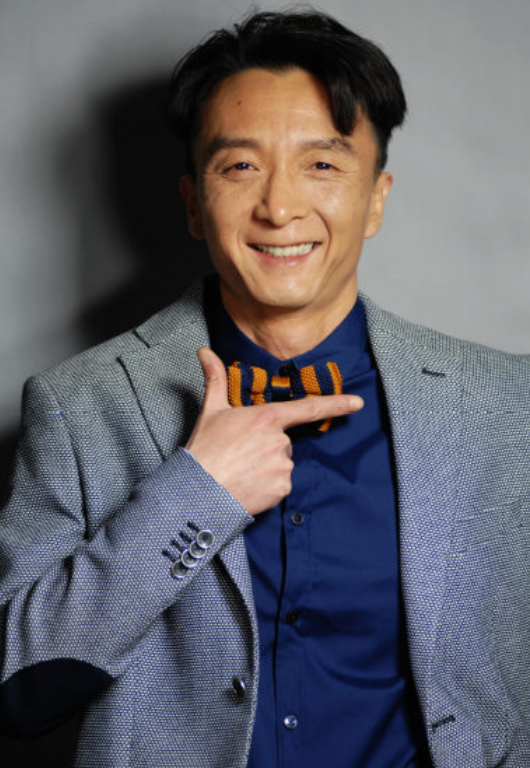 扮演扫把星的演员叫刘波,凭借实力把扫把星的"丑"演绎的深入人心.