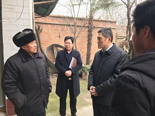 王毅到安岭镇暗访脱贫攻坚工作