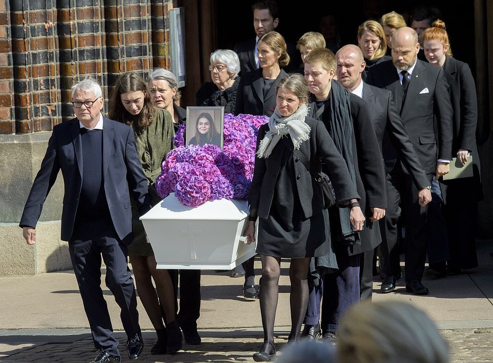 丹麦王室出席首富斯里兰卡遇难孩子葬礼,小公主落泪,太子妃安慰