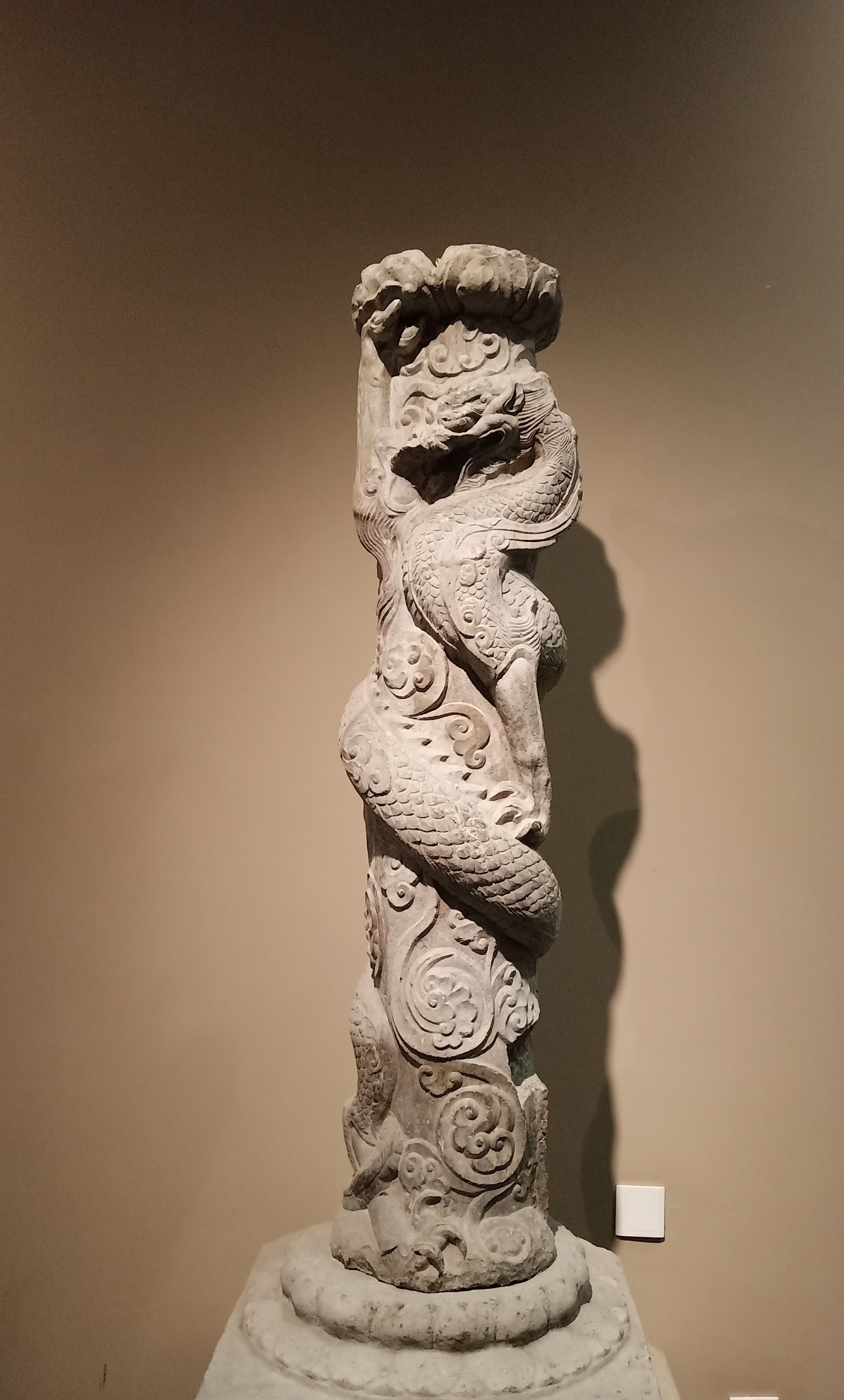 唐代龙纹石柱