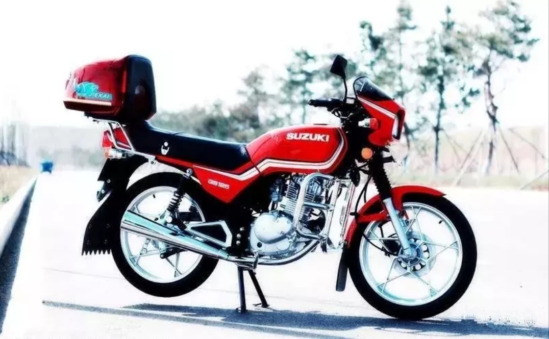 国四标准下,轻骑铃木辉煌战绩的代表作,一代神车铃木王会淘汰吗