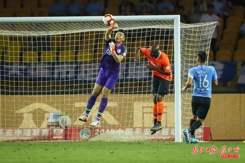 巴唐献绝杀!武汉卓尔1:0"双杀"大连一方