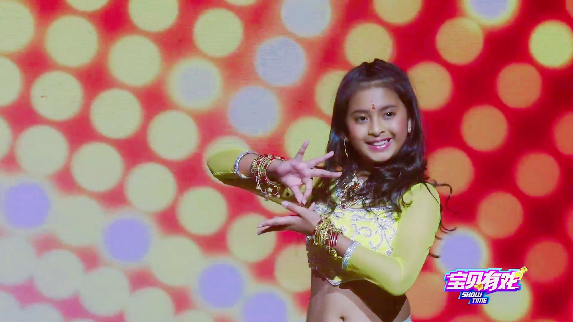 中印混血儿姜心琳火热演绎印度舞亮相湖南卫视《宝贝有戏》