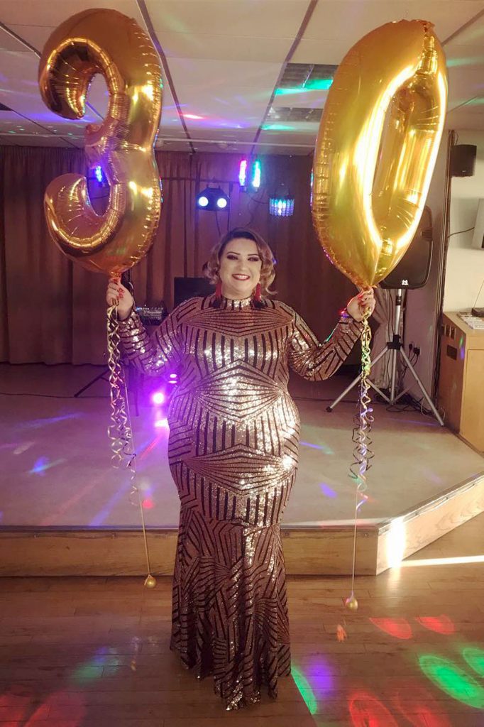 超胖女模特称她比那些瘦人更健康,勇敢展露自己的身材鼓励他人