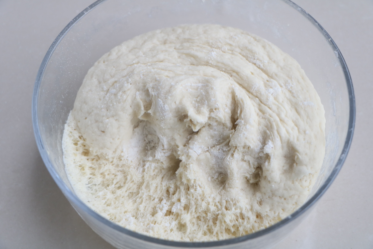 面粉里加1根山药,两手卷一卷,健脾养胃,早餐比白面馒头强多了