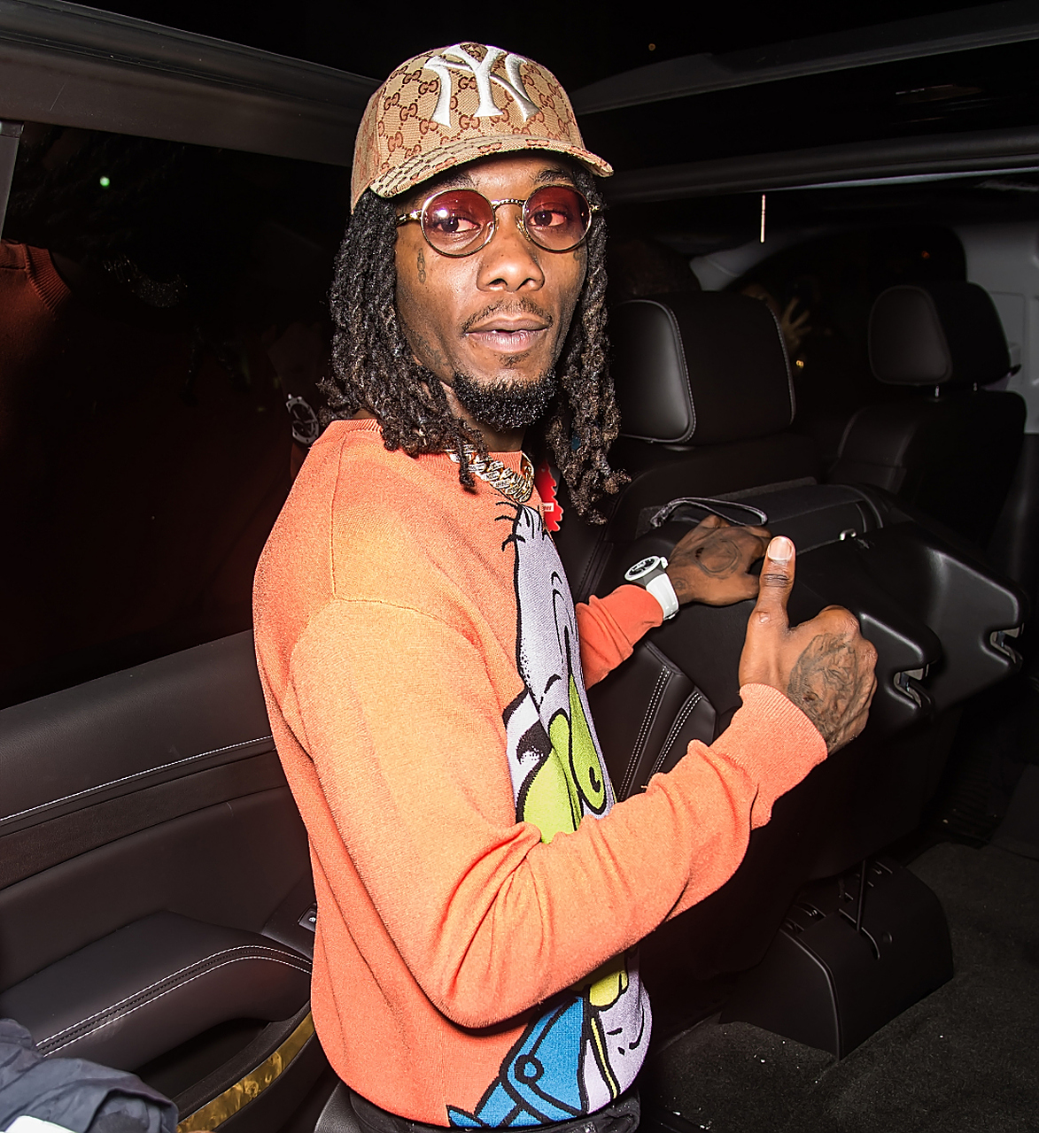 cardib直播表达对前夫offset的愤怒和失望,揭露他多次出轨,质疑他的