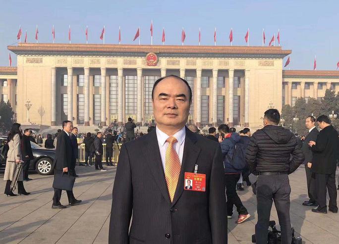 两会|阳光电源董事长曹仁贤:呼吁可再生能源电价附加再增1分钱 坚持