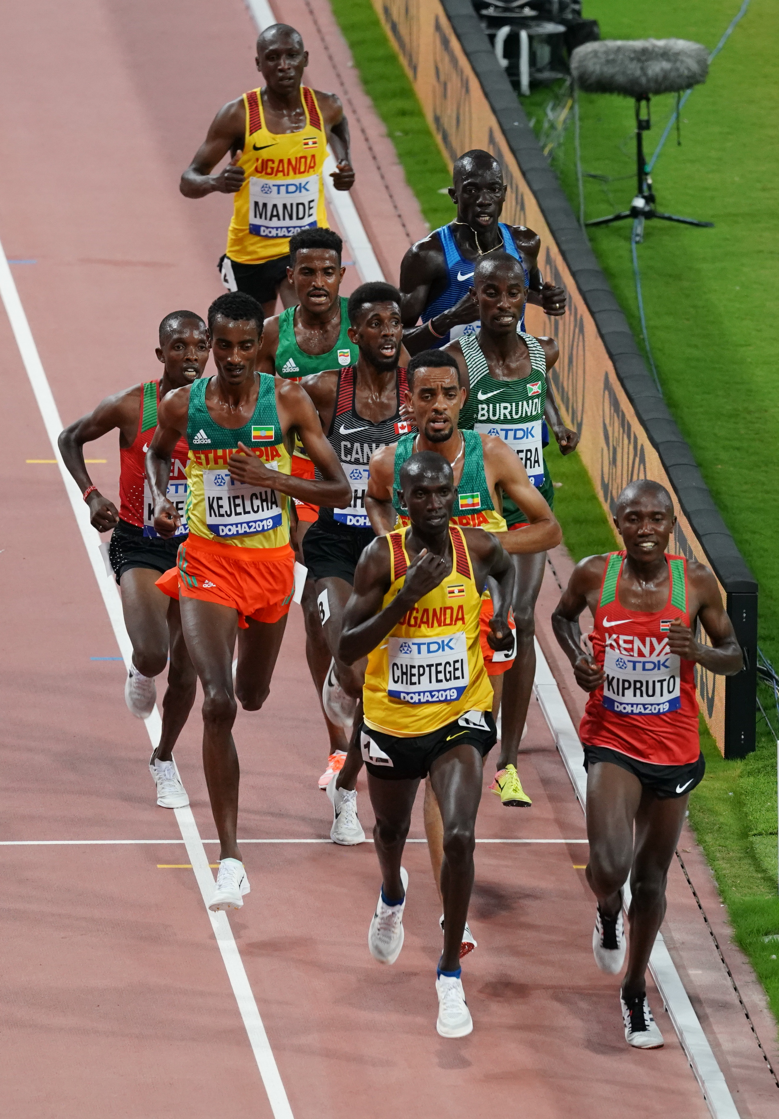 田径——男子10000米决赛赛况(5)