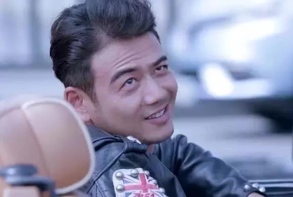 杨烁"霸道总裁"演上瘾,挥就"油腻三部曲",网友:没眼看