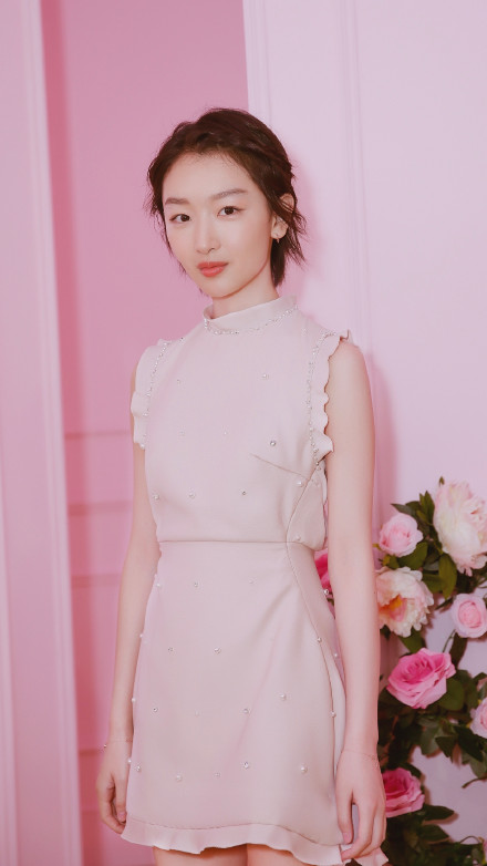 小个子女生怎么显高?看娱乐圈女星如何用衣品撑起身高!