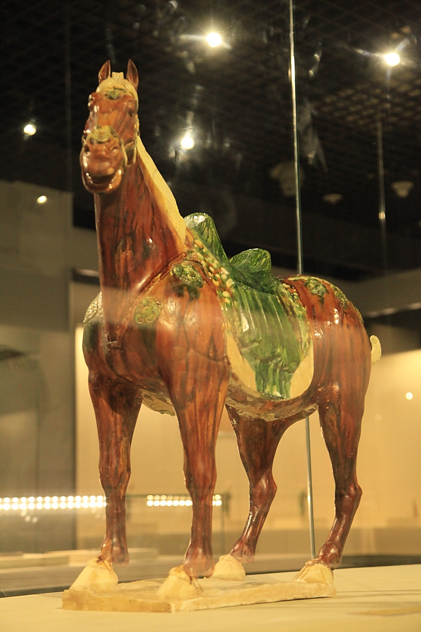 中学生优秀作文精选:《在大英博物馆邂逅唐三彩》  今年暑假,我参观了