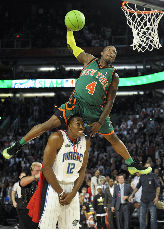 内特罗宾逊,身高1米75,也曾多次成为全明星扣篮王,巅峰时刻就是在请