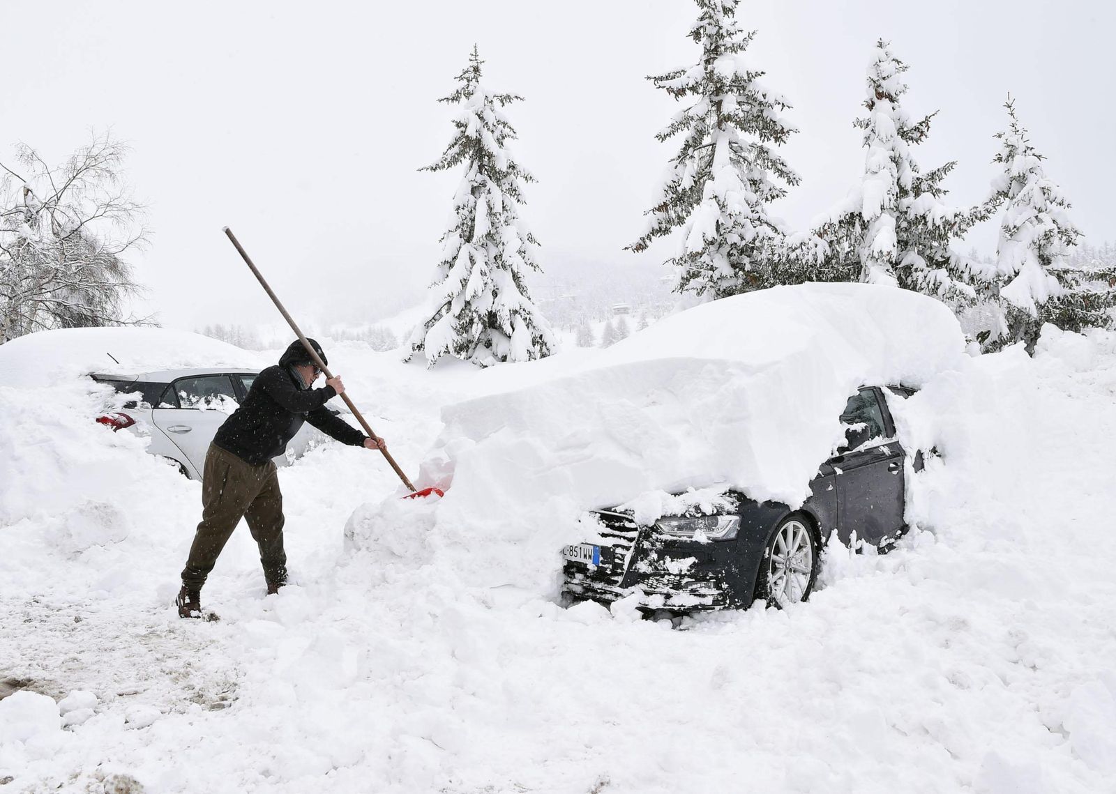 去年雪荒今年雪灾 欧洲滑雪场的雪季又提前结束了?