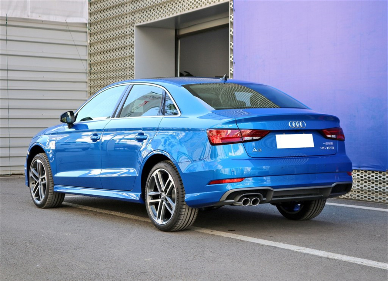 不要抬杠说奥迪a3不好看,全新鹦鹉蓝,符合年轻人审美