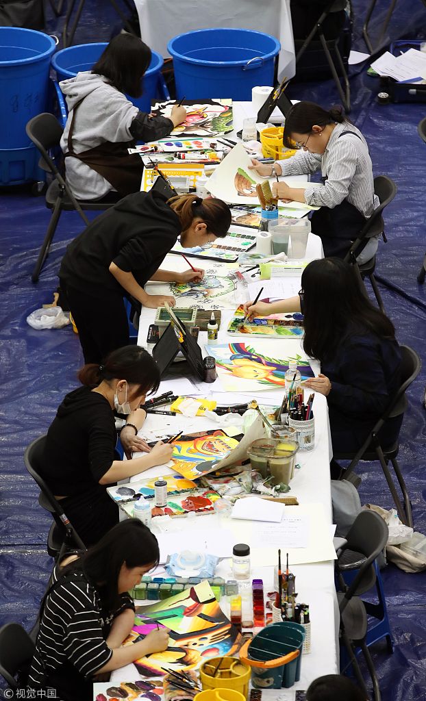 直击韩国美术招生考试现场 考生埋头作画场面壮观