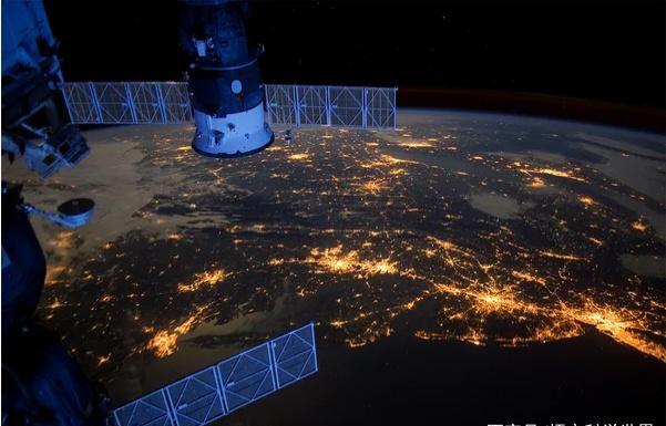 离地表要多高才看不到地球?在60亿公里处,地球看上去仅是粒小米