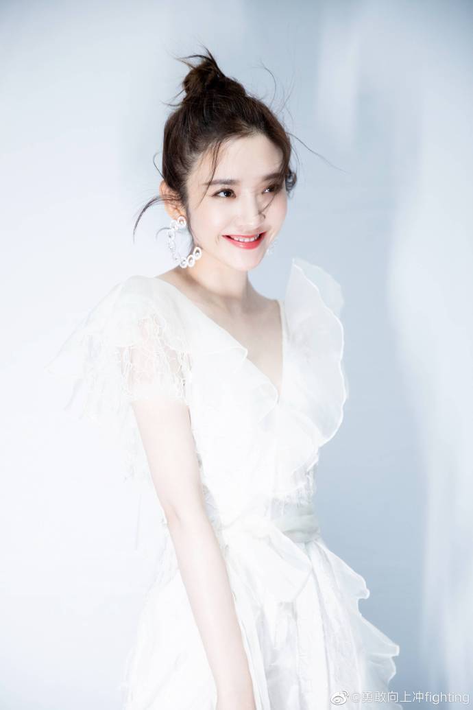 万物皆可云#天上有多少星光,世间有多少女孩 但天