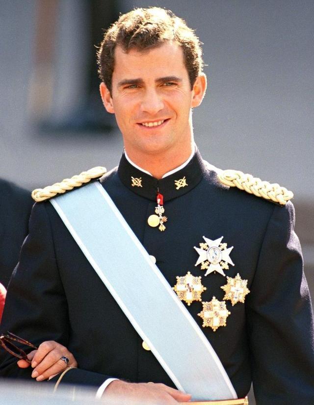 费利佩六世一家旧照,图2与莱蒂西亚的结婚照,图5闺女美若天仙