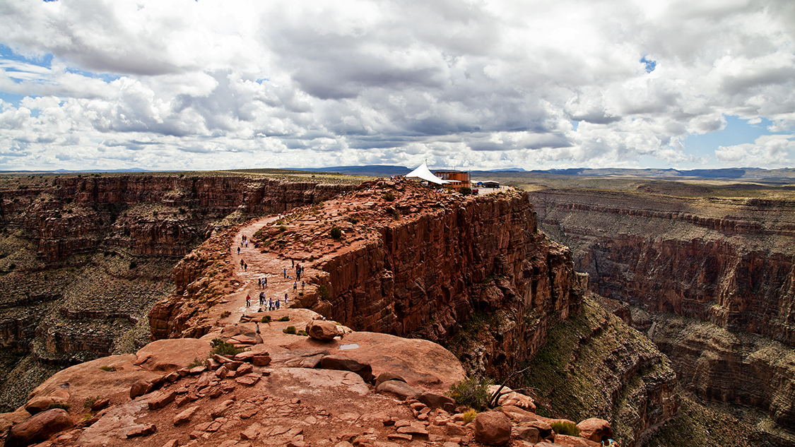 恐怖的魔鬼公路之谜,竟然被一位美术老师破解了,科学家无地自容