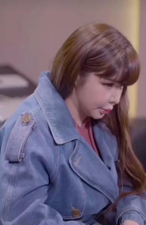 王子文惊现《妻子旅行》看张嘉倪,她可是买超前任啊:不尴尬吗?