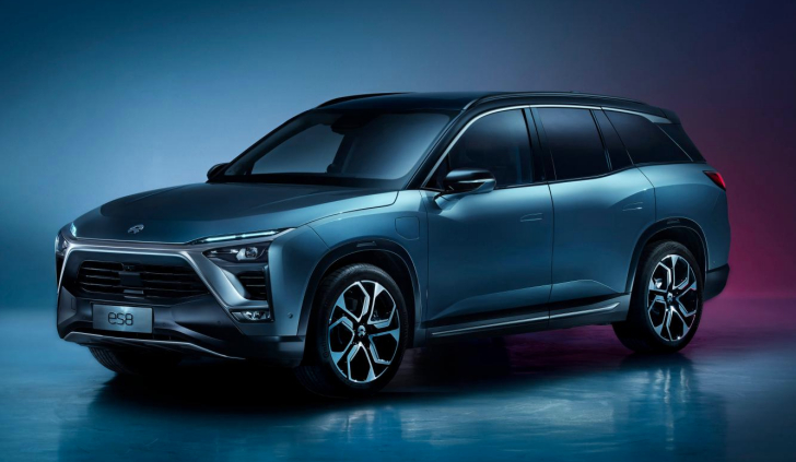 11月27日,蔚来汽车在合肥工厂下线第1万辆es8,这也意味着李斌与何小鹏