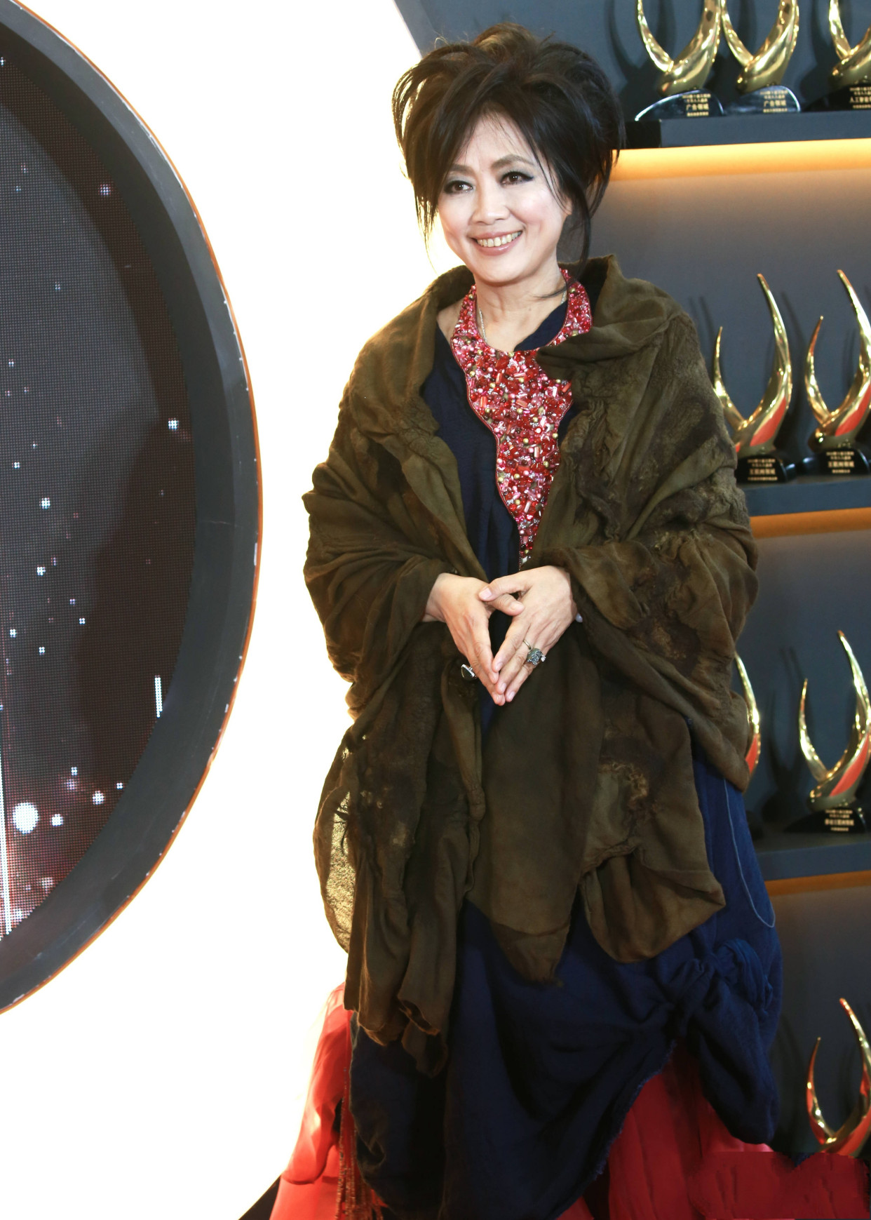 齐豫造型让人看不懂,华贵的波西米亚服饰搭上鸡窝头,还怪好看的