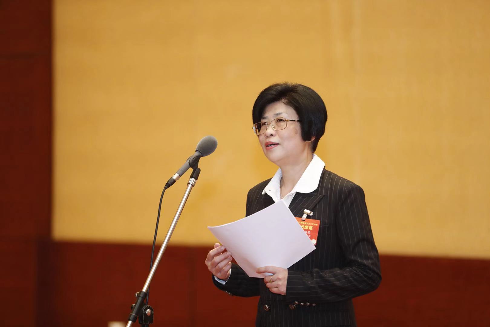 陈晶莹代表:铁路运输运单能像海运提单那样具有物权凭证吗?