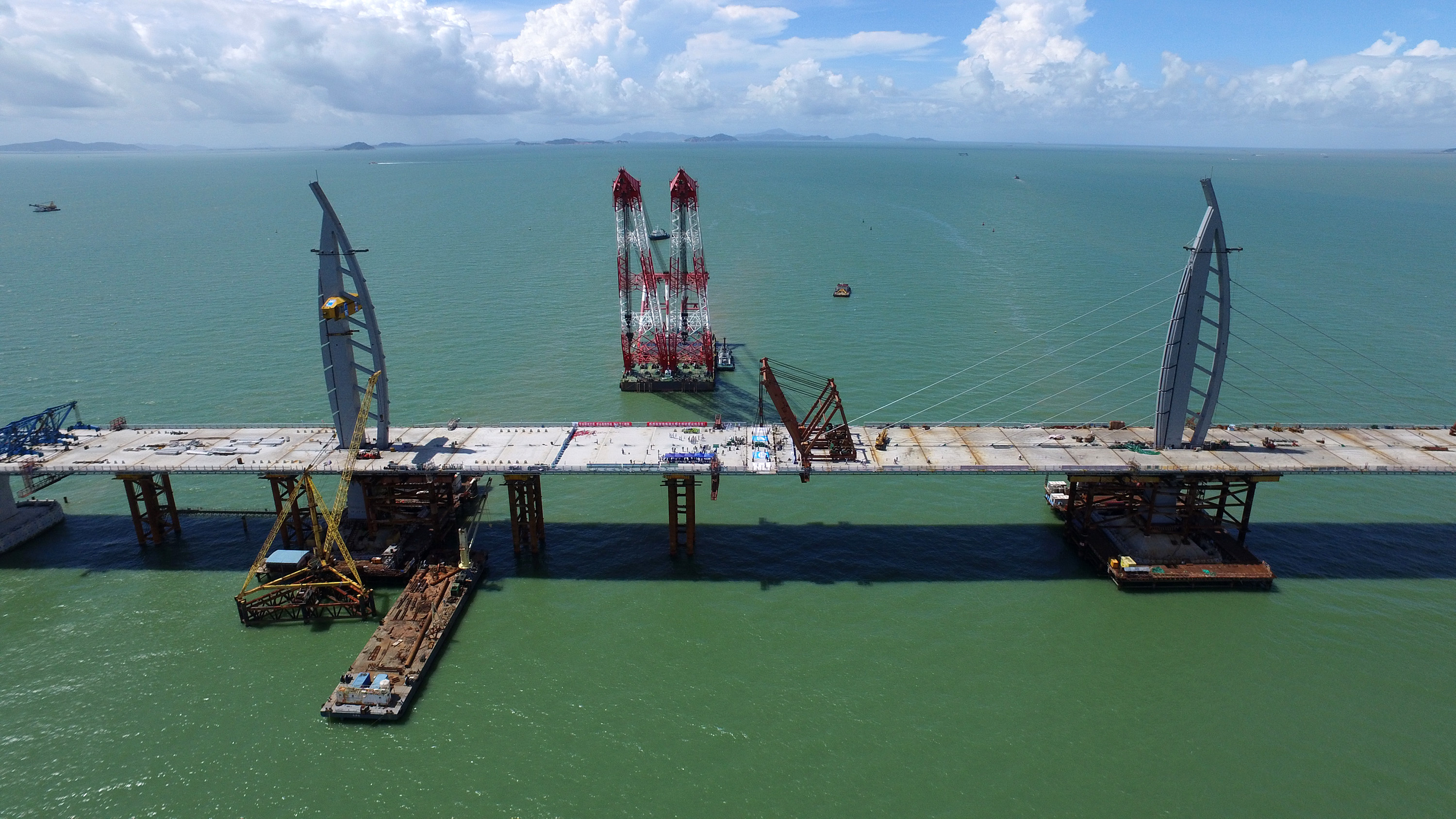 (图文互动)(3)工程科技全面突破铸就精品大国工程——港珠澳大桥的