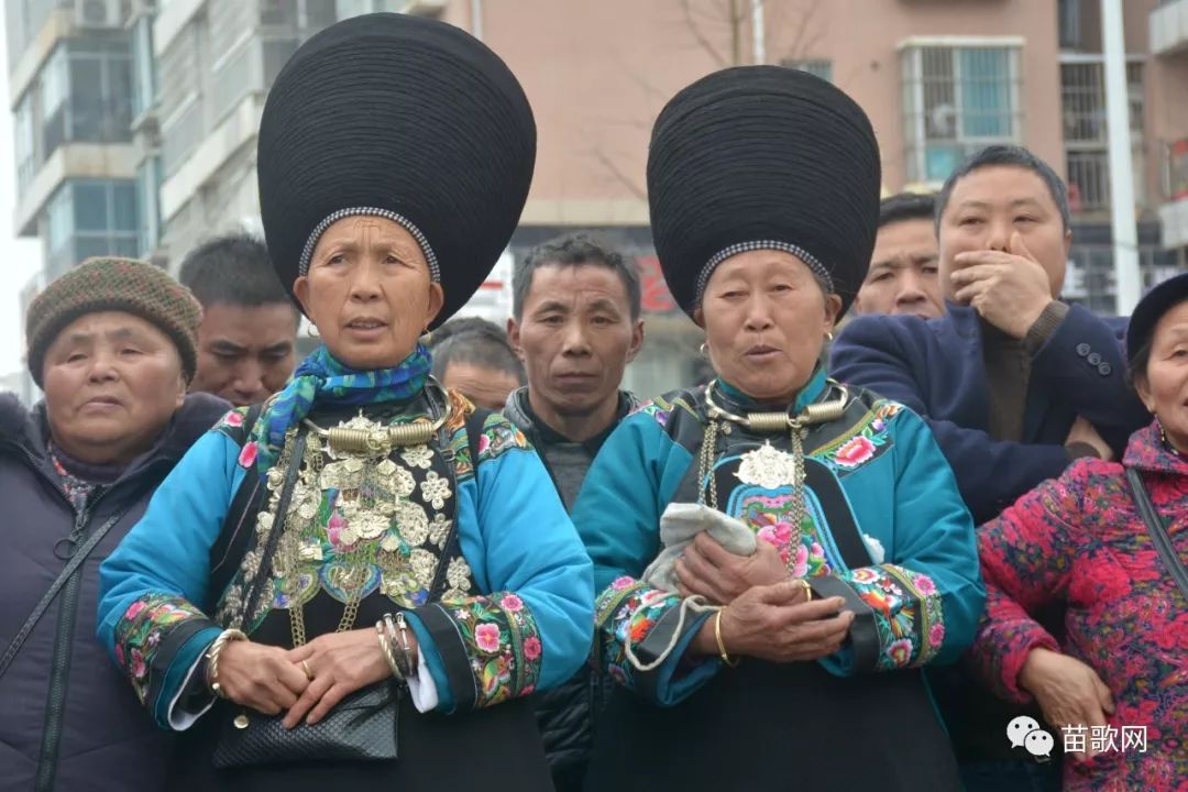 松桃苗歌男女对唱图片