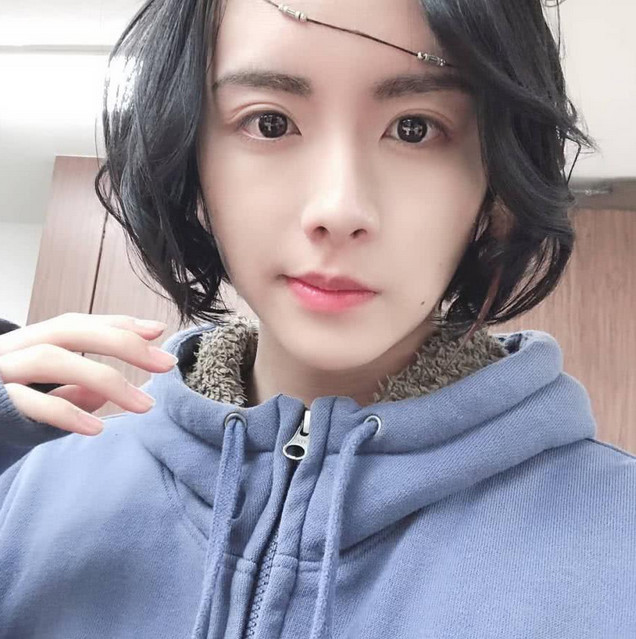 时王:16岁乌尔生活照曝光,被壁咚那刻,网友恋爱了