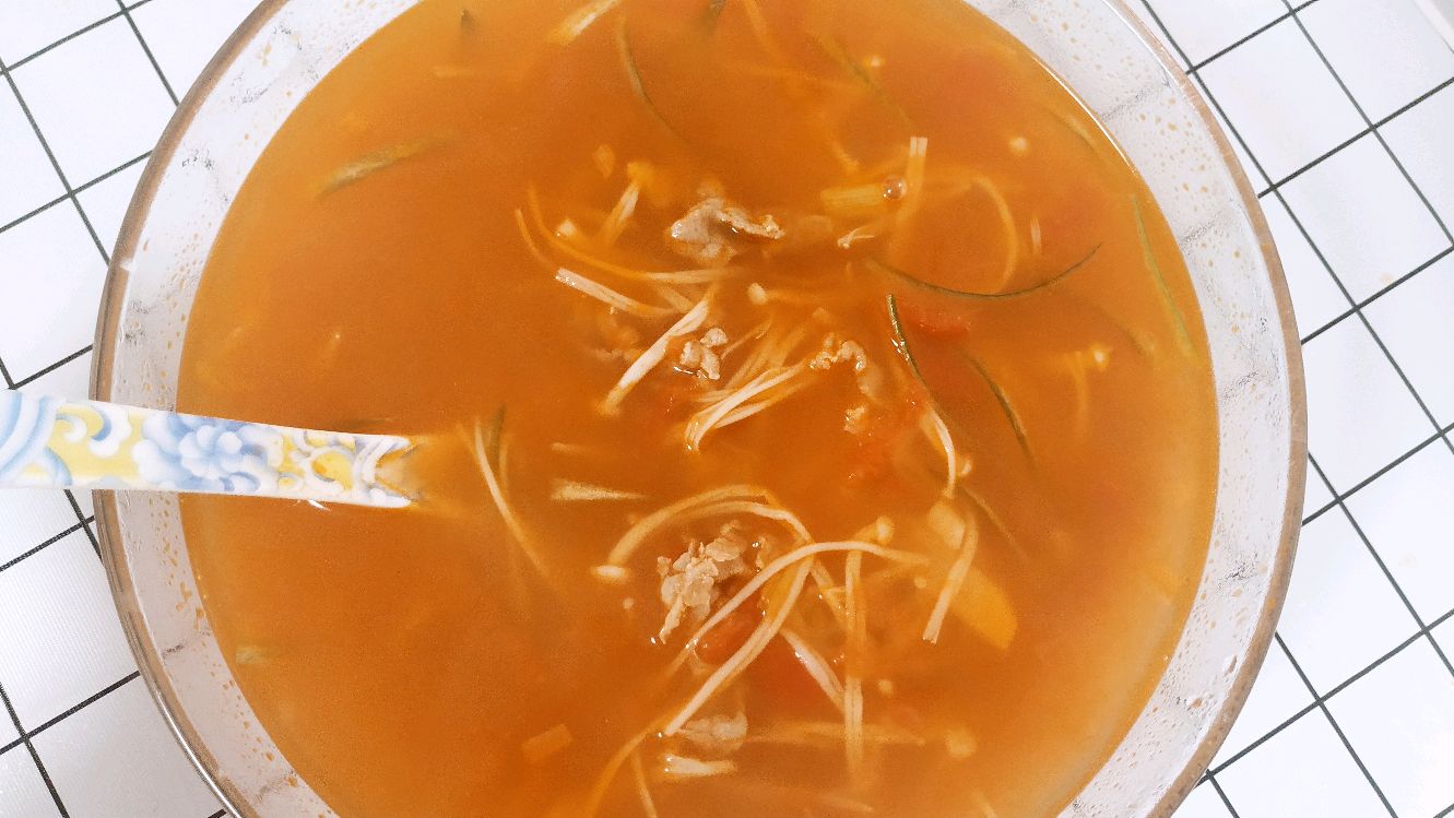 牛肉卷西红柿汤,多加一样食材的做法,会更这汤更鲜美