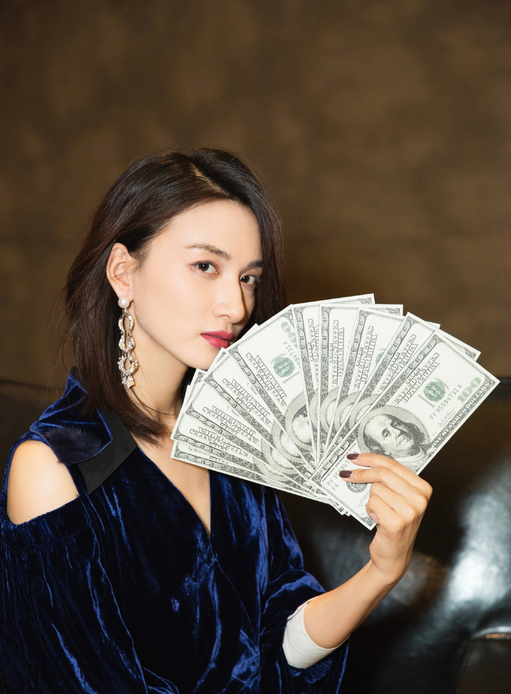 端庄大方的内地女演员冯文娟