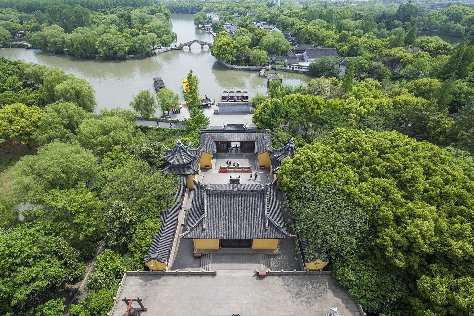 张家港市是位于江苏的一个县级市,拥有众多美丽的旅游景点.