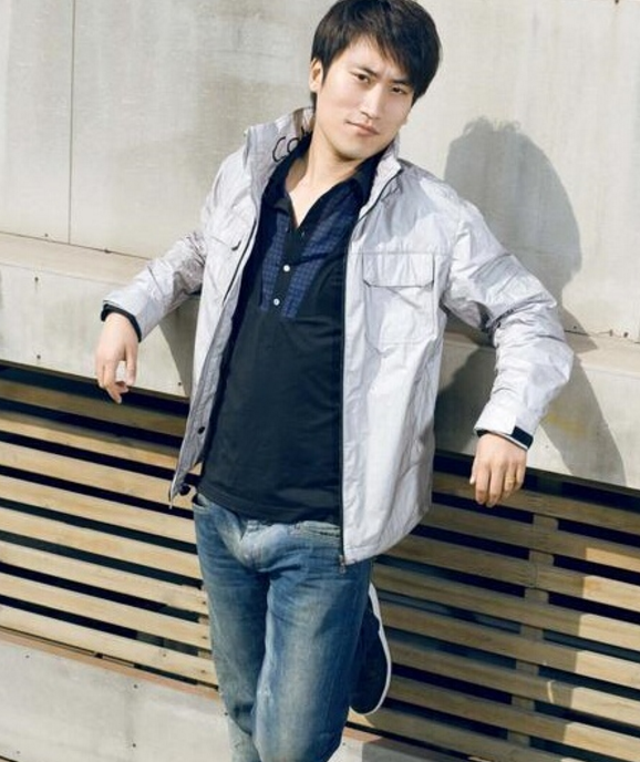 同样84年出生,苏醒,张天柏,吴云飞傅粉何郎,而他是英俊潇洒