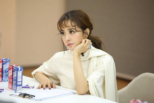 《消极掰》能坐着就不站着,消极中包含着满满的正能量