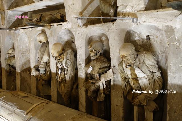 摩索拉斯陵墓内部图片