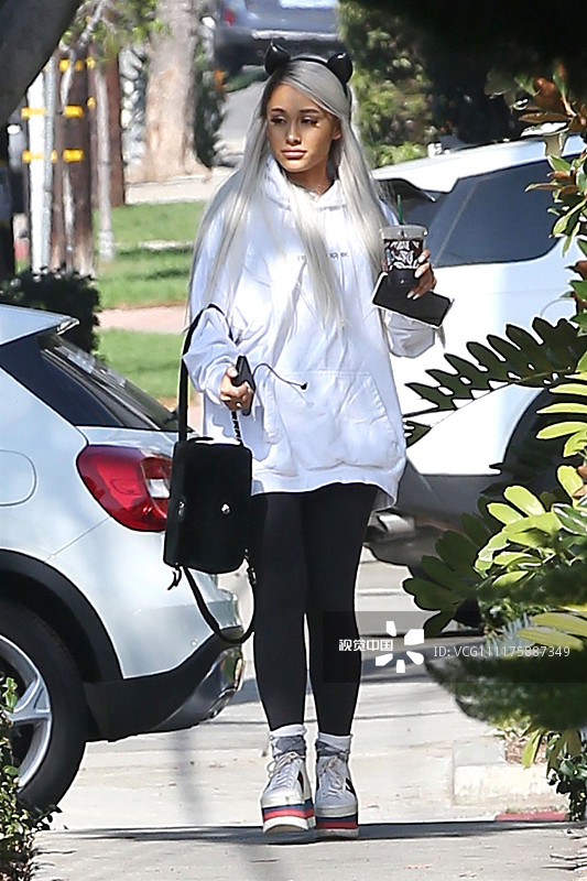 美国好莱坞,爱莉安娜·格兰德(ariana grande)时尚街拍