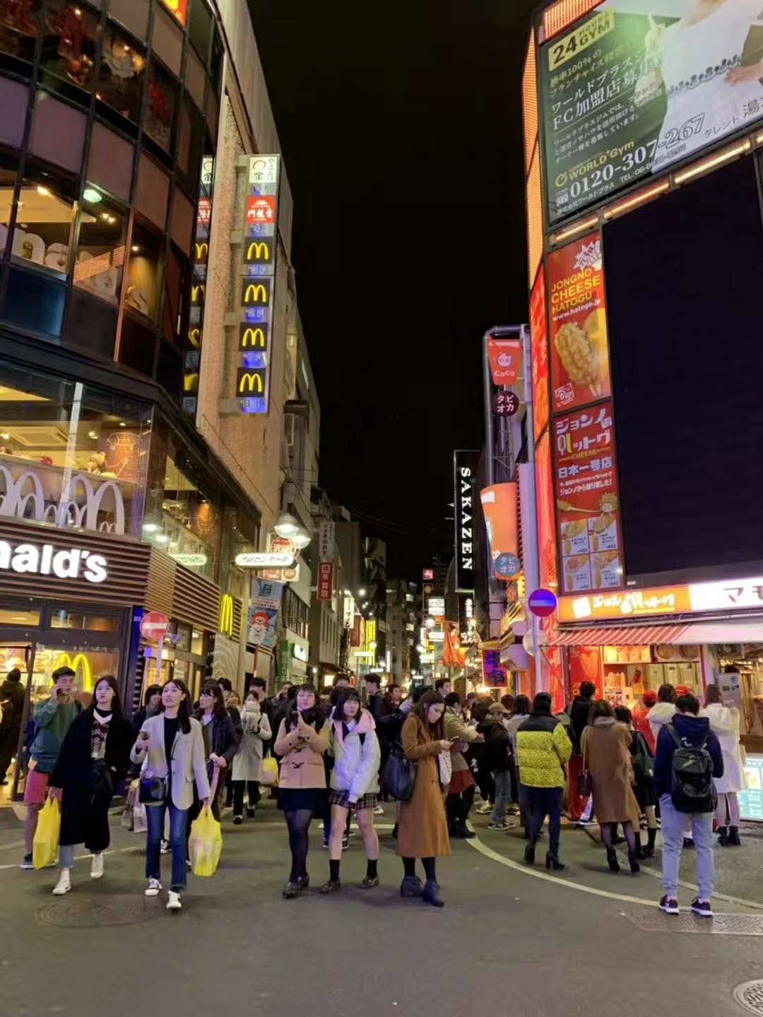 春节实拍日本东京银座街头的汽车