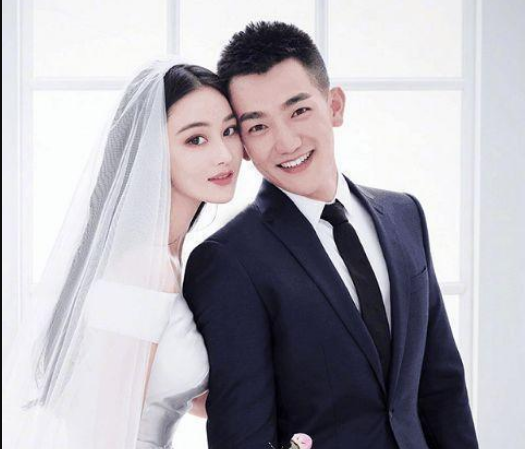 张馨予大婚偶遇邓超夫妇,满脸茫然问什么日子,网友:路过路过