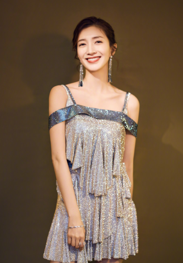 2005年江疏影出演首部电视剧《飞花如蝶》