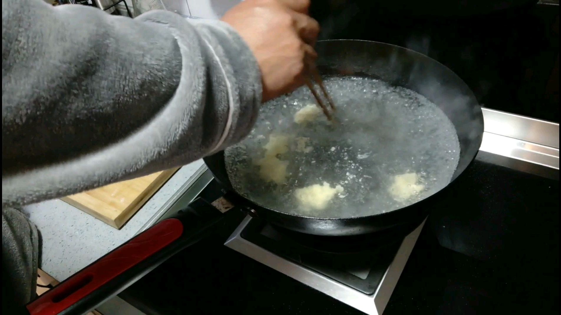 面粉加鸡蛋,不蒸不炸,做出湖北襄阳面食“鸡脑壳”