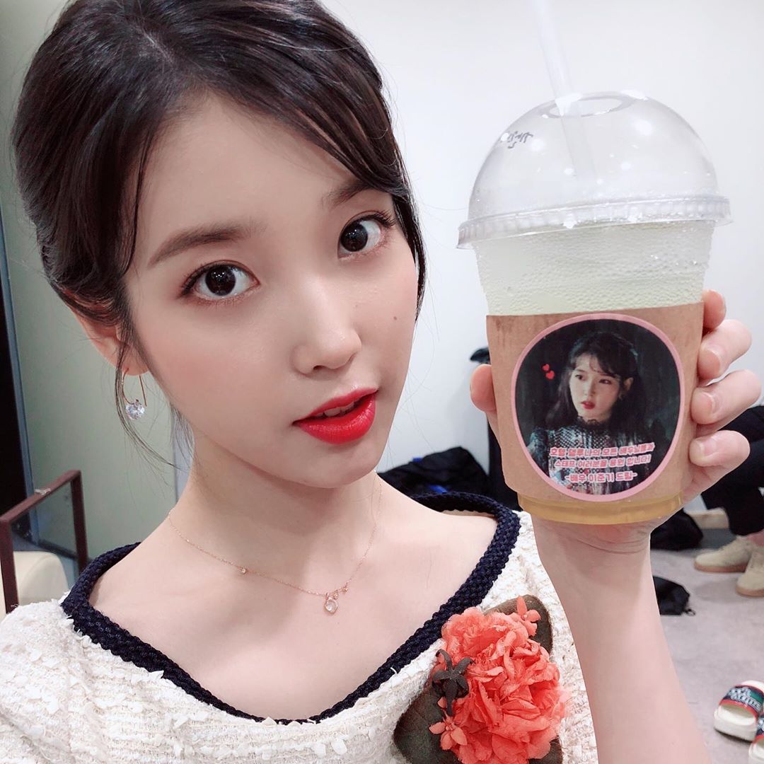 客串之后还送来咖啡车应援……iu"哎一古!再次感谢四王子"