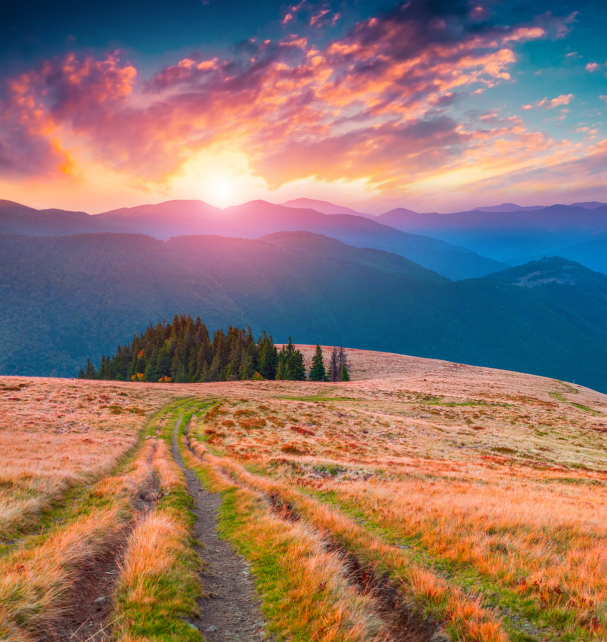 杨绛说:"一个干净的人,并非不食人间烟火,不染世俗,而是灵魂深处有