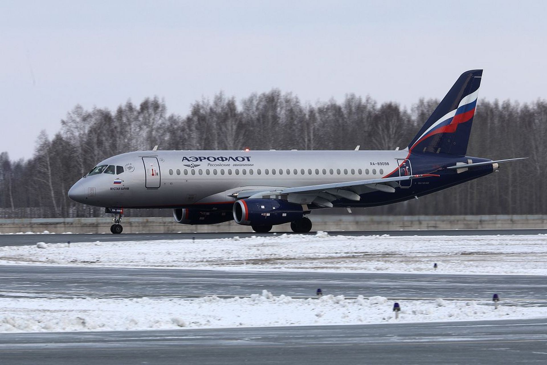 俄罗斯完全国产的ms21早就试飞马上量产,更大型的比cr919大的最新全部