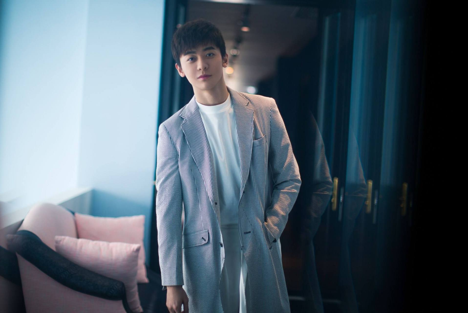 赵志伟和虞书欣在《一年级》谈恋爱,然后出轨了经纪人庄程芳